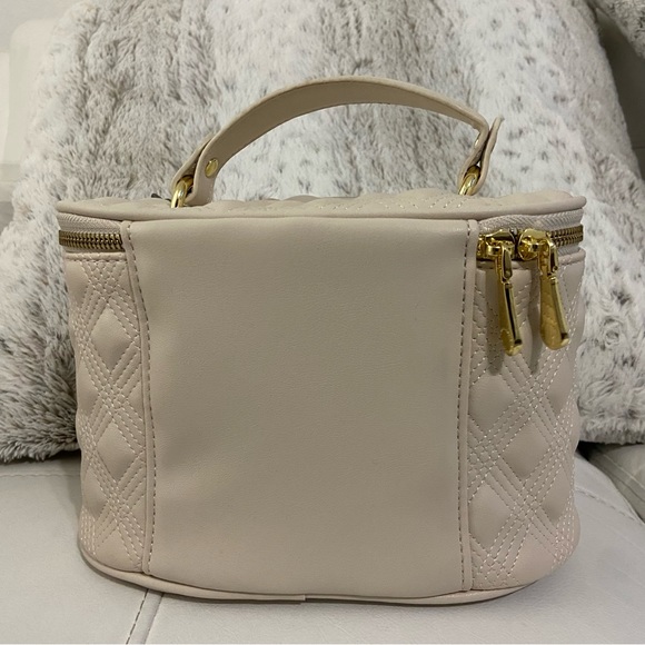 ‼️SOLD‼️Makeup tote - Picture 4 of 7